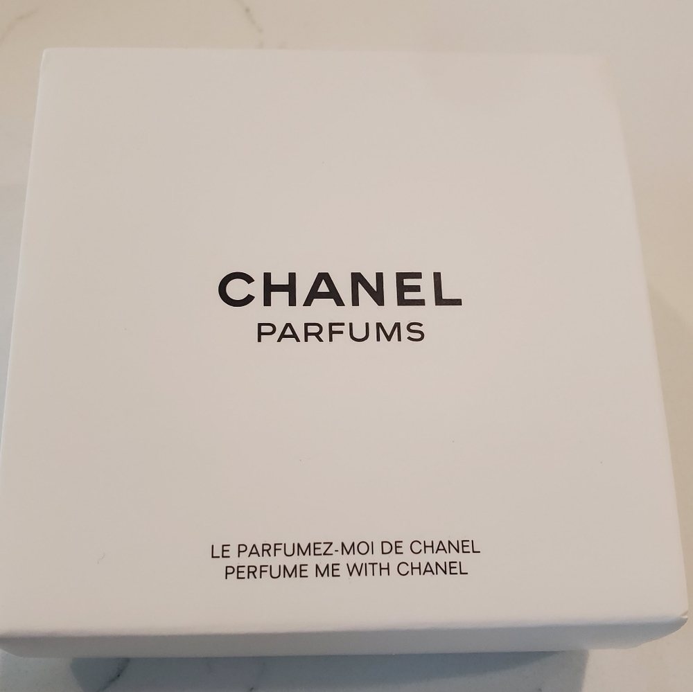 Chanel Diffuser/Paper Weight - Picture 5 of 6